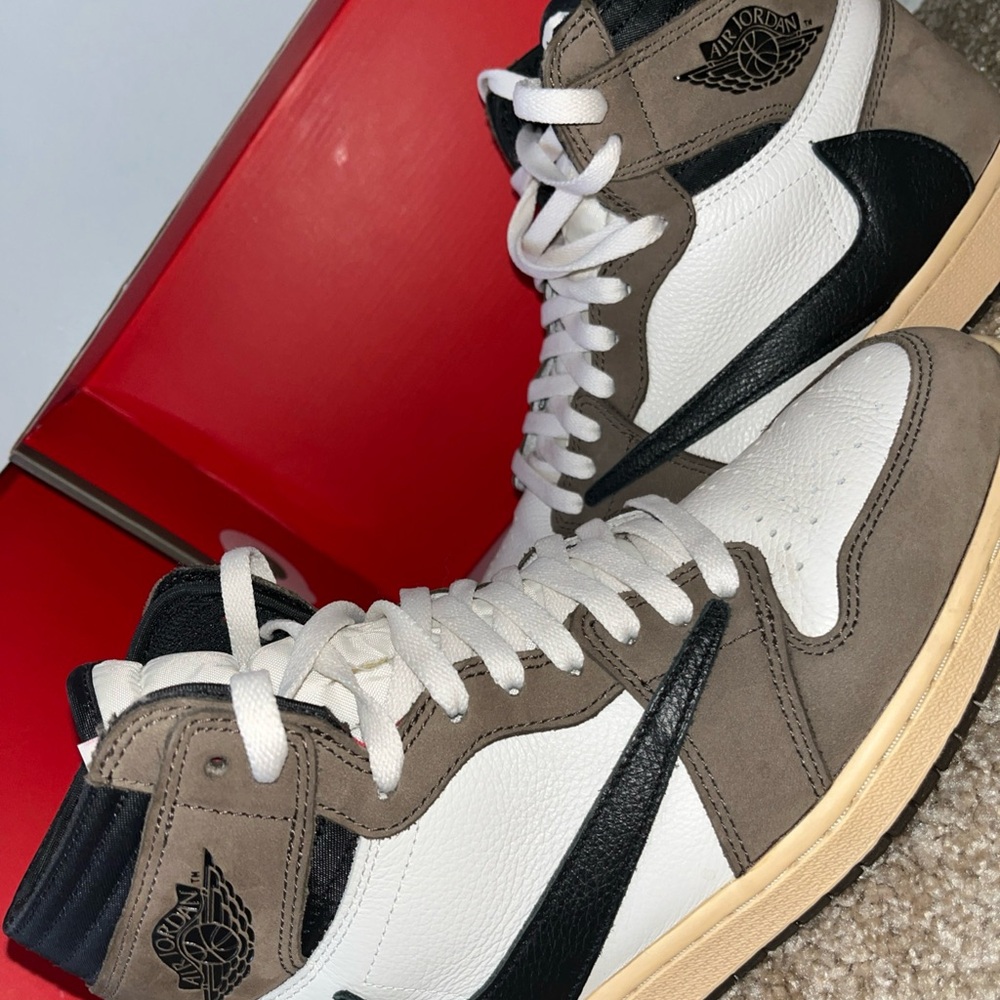 Travis Scott retro 1s mochas